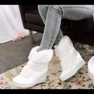 New winter wedge heeled boots with faux fur